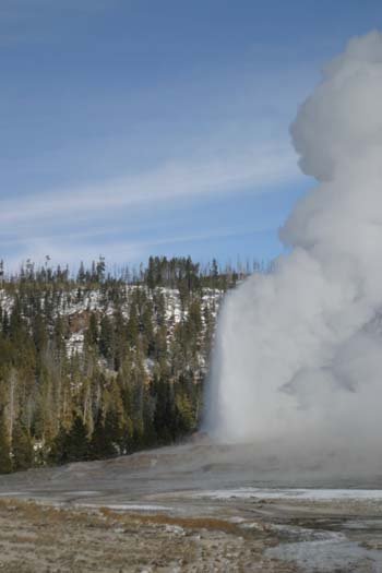 USA WY YellowstoneNP 2004NOV01 OldFaithful 028